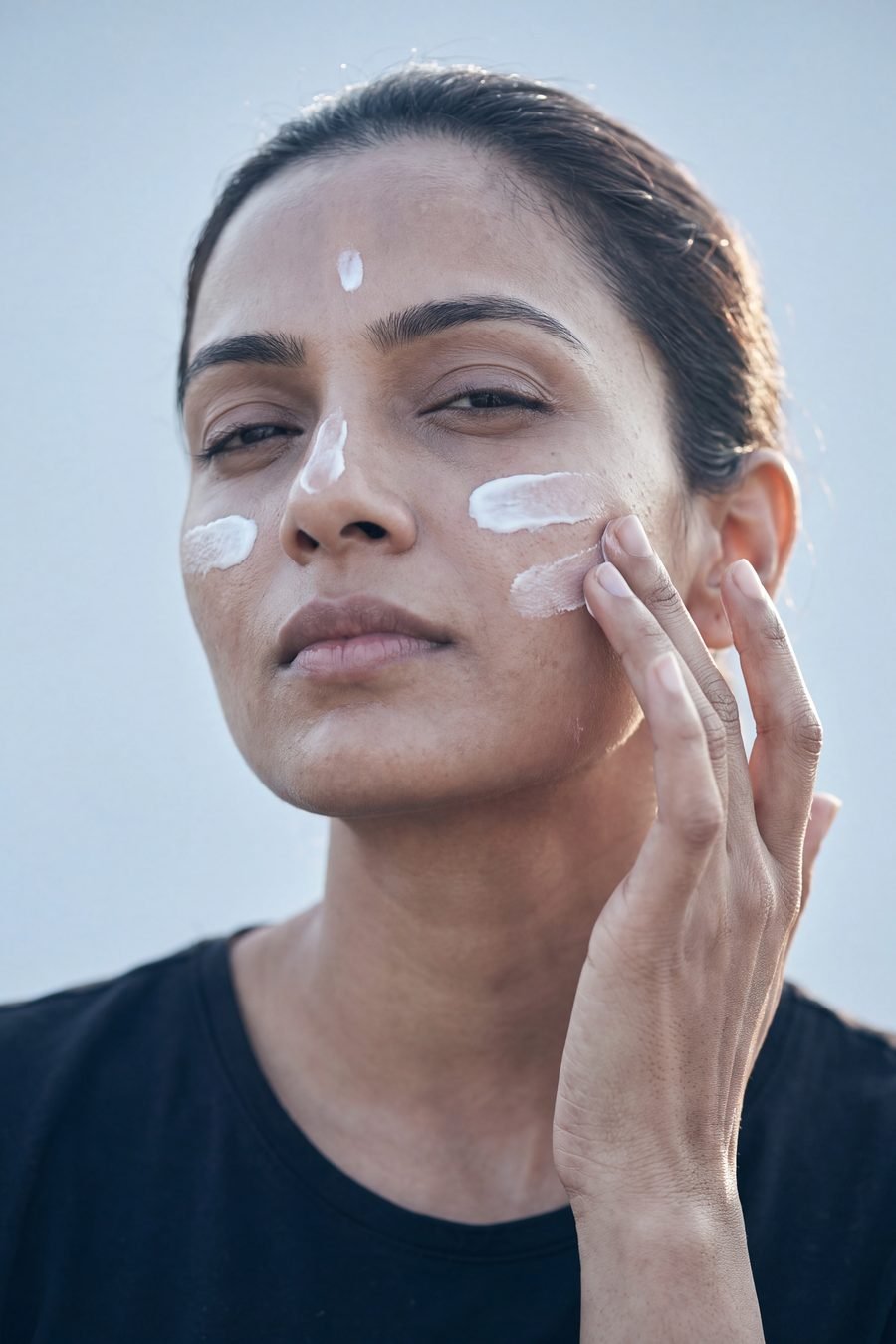 Applying GLOWPACK SPF 50 before sun